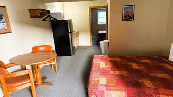 Refrigerador, microondas, cafetera/tetera