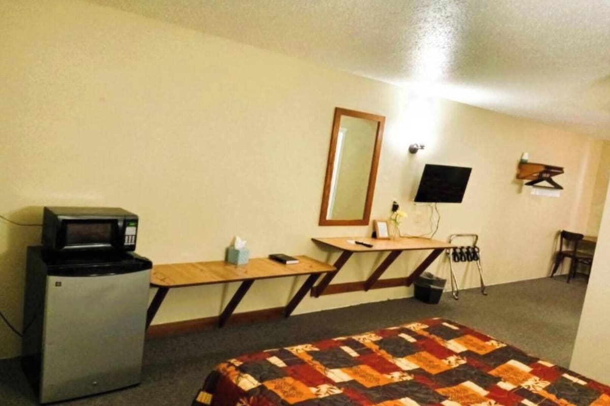 Iron/ironing board (on request), free WiFi, bed sheets
