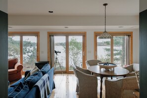 Interior - Parker Lake House with Outdoor Hot Tub with Lake View (Oxford)