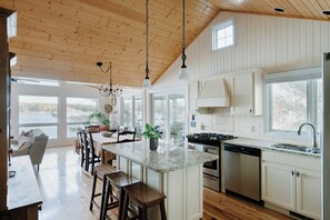 Fridge, microwave, oven, stovetop - Parker Lake House with Outdoor Hot Tub with Lake View (Oxford)