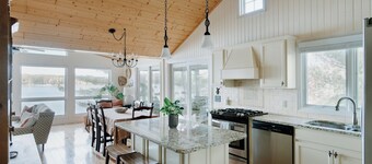 Parker Lake House with Outdoor Hot Tub with Lake View