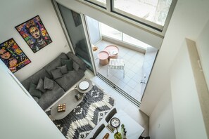 55-inch Smart TV with cable channels, TV - Experience 3BR High-Floor Duplex (Tel Aviv)