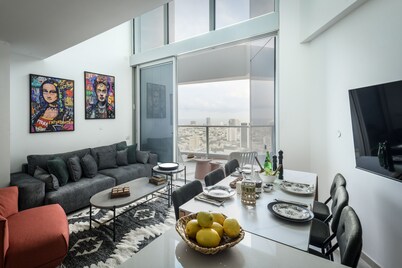 Experience 3BR High-Floor Duplex