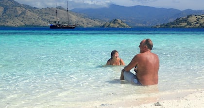 Komodo Pirate Boat - Phinisi Liveaboard