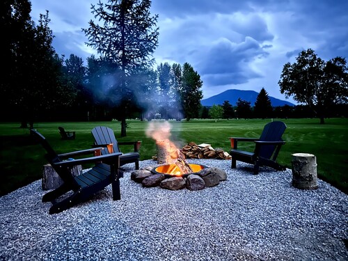 Fly-Fishing Haven, 5 Min to Glacier Park, Scenic Home with Hot Tub & Firepit
