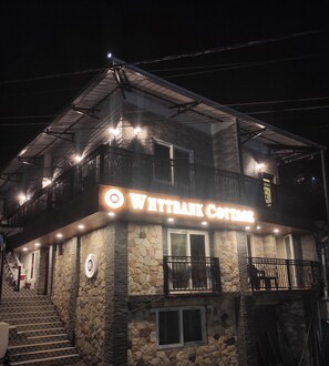 تفاصيل الفندق من الخارج