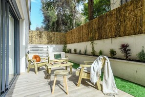 Terrace/patio - Spacious 3BR Apt w Garden Ramat Hasharon (Ramat Hasharon)