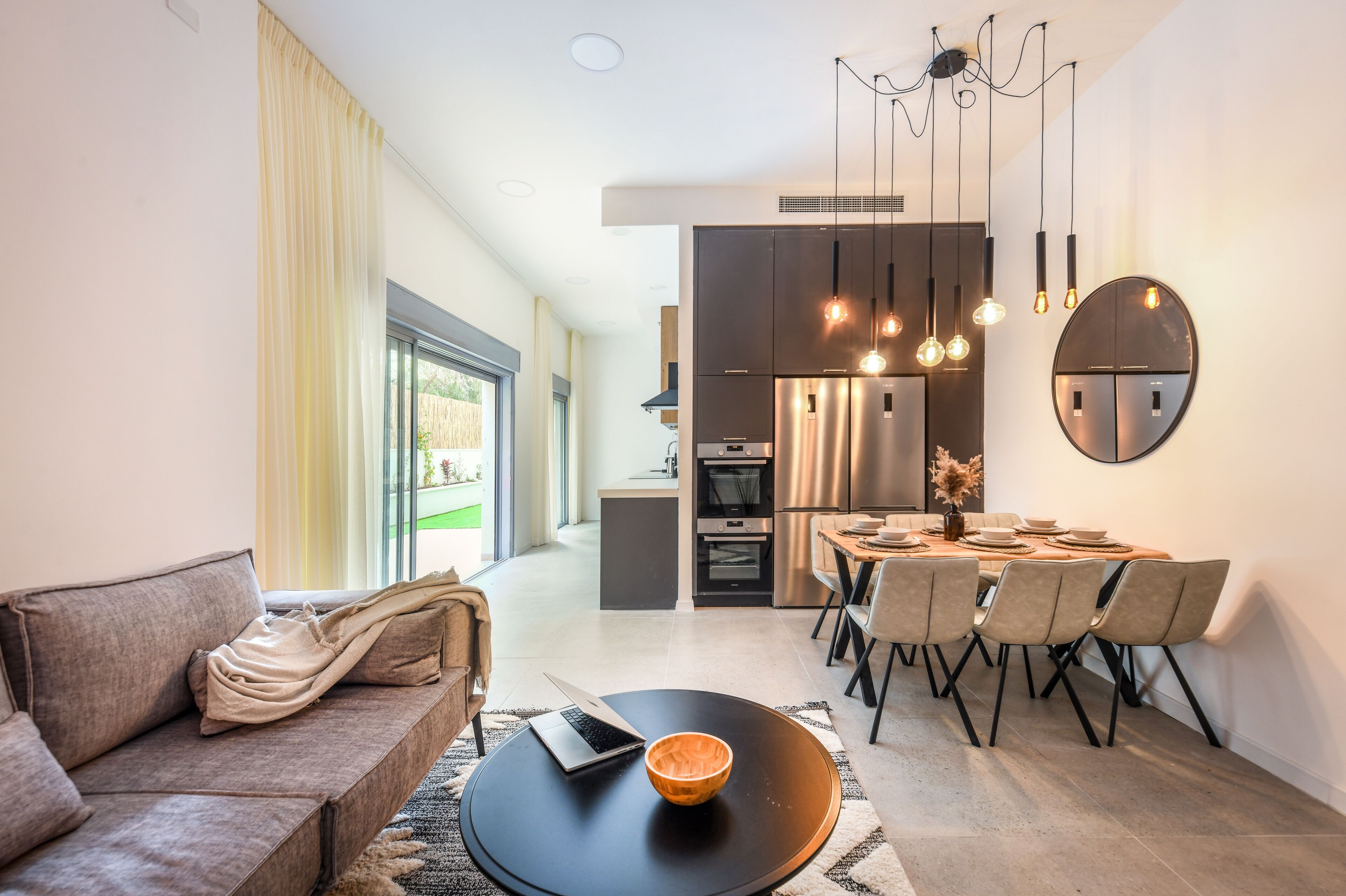 75-吋智慧型電視、有線頻道、電視