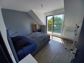 4 bedrooms, WiFi, bed sheets