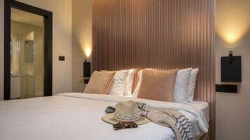 Dobbelt- eller tomannsrom | Skrivebord, skrivebord for bærbar PC og reiseseng for barn