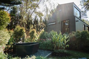 Duplex (Breakfast Included, Dinner Not Included) | Baño | Bañera y ducha independientes y cabezal de ducha con hidromasaje