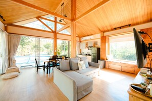 Two Bedroom Suite with Kitchen (Breakfast Included, Dinner Not Included) | Living area | Smart TV