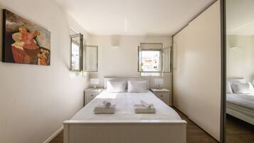 2 bedrooms, desk, laptop workspace, free WiFi