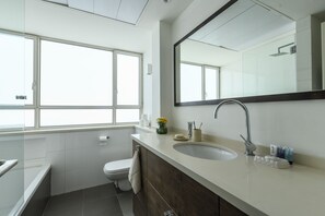 Bathroom - Stunning 2BR Apartment in Beeri (Tel Aviv)
