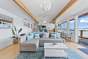 Smart TV, fireplace - Keys on the Canal - Stunning Beachfront Bungalow! (Belfair)