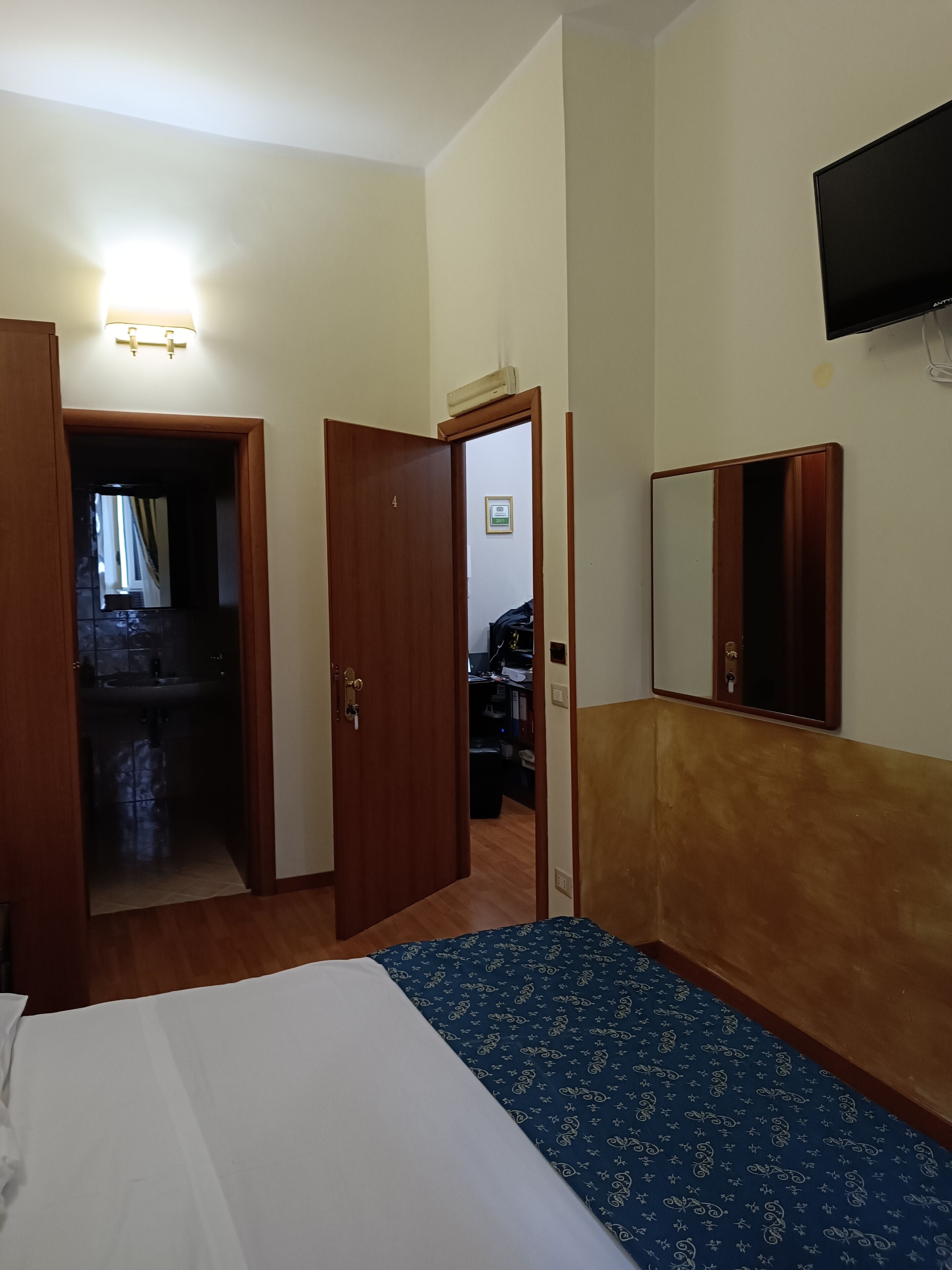 Photo - Opera Italian Suite