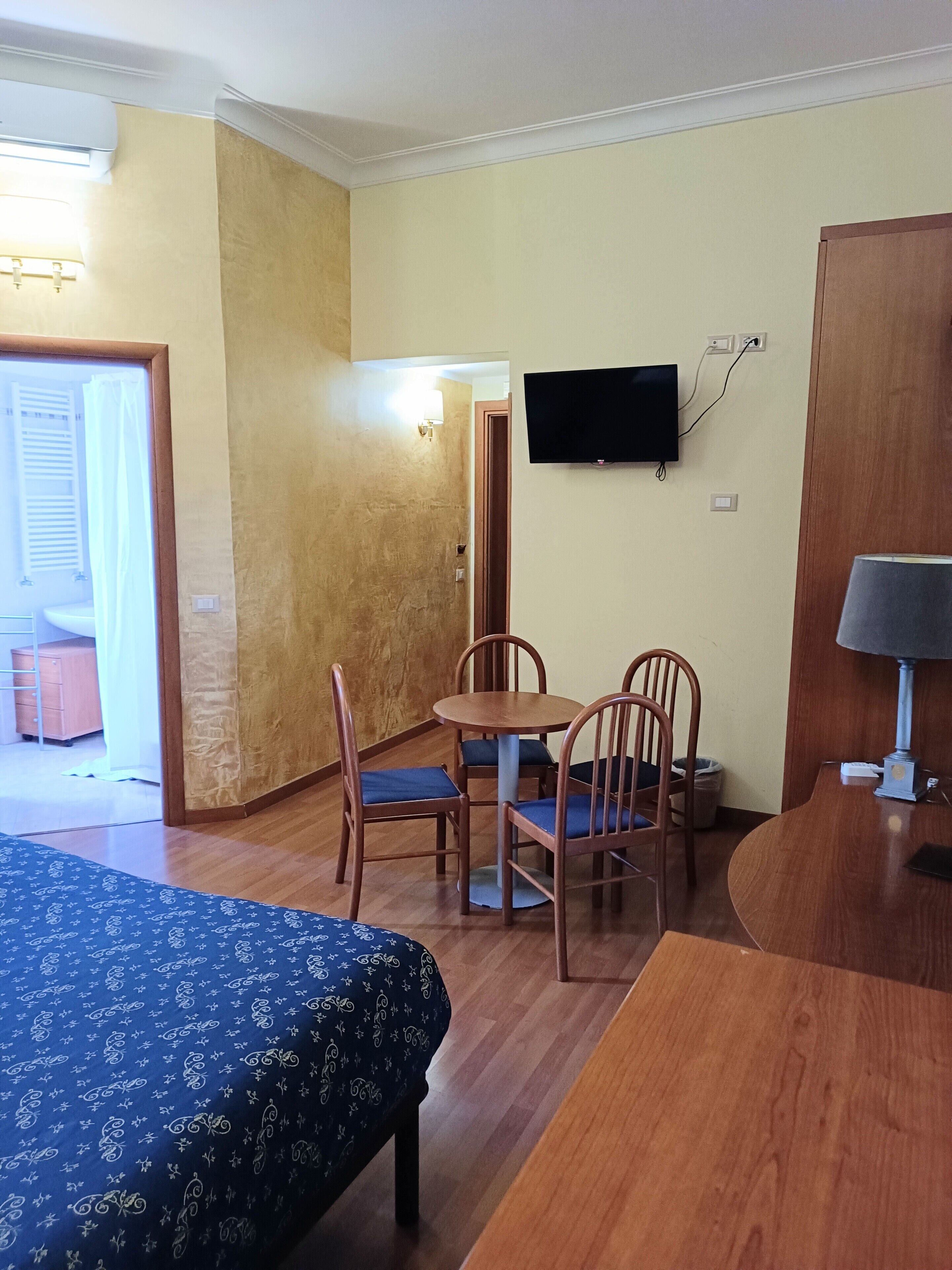 Photo - Opera Italian Suite