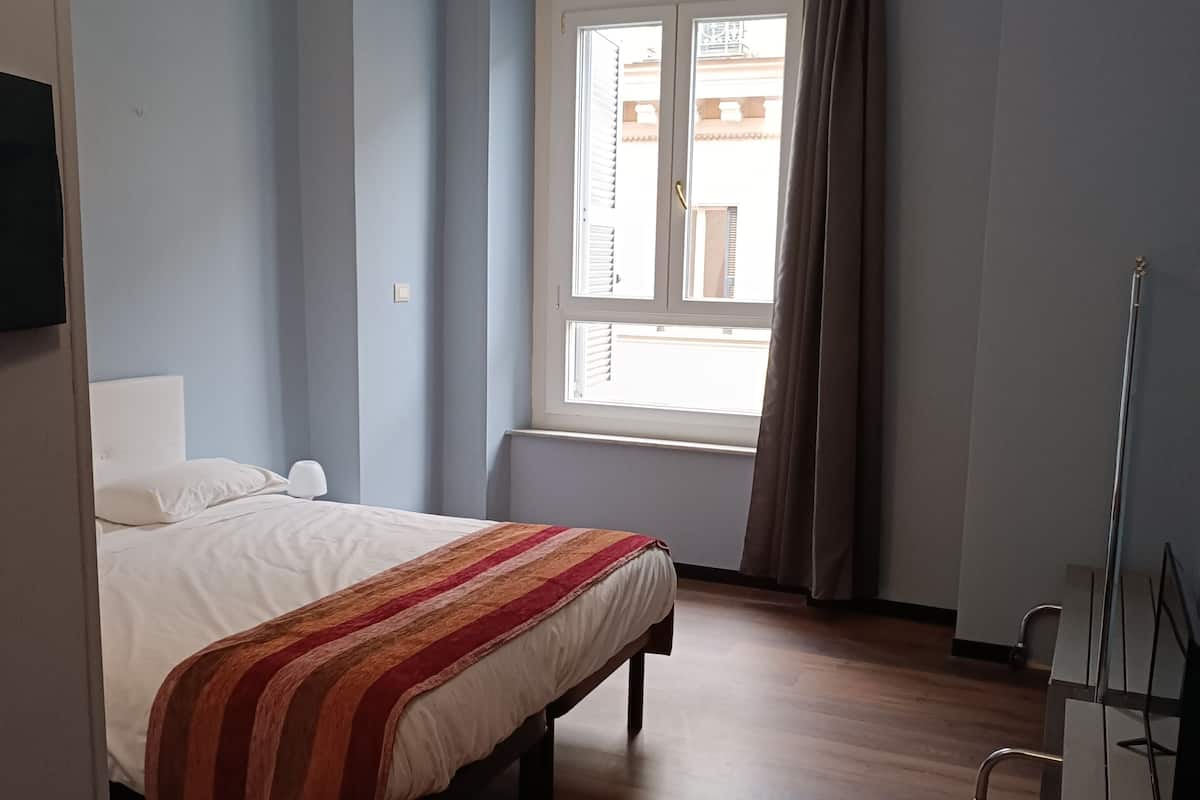 City Room | 1 bedroom, premium bedding, down comforters, minibar
