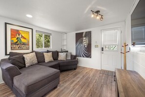 Smart TV, fireplace, stereo