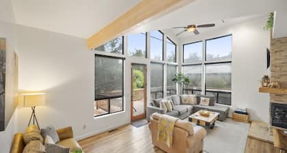 Luxe Uptown Cabin Retreat w/ Private Hot Tub/Views