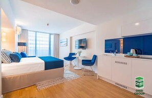 1 dormitorio, tabla de planchar con plancha, wifi y ropa de cama