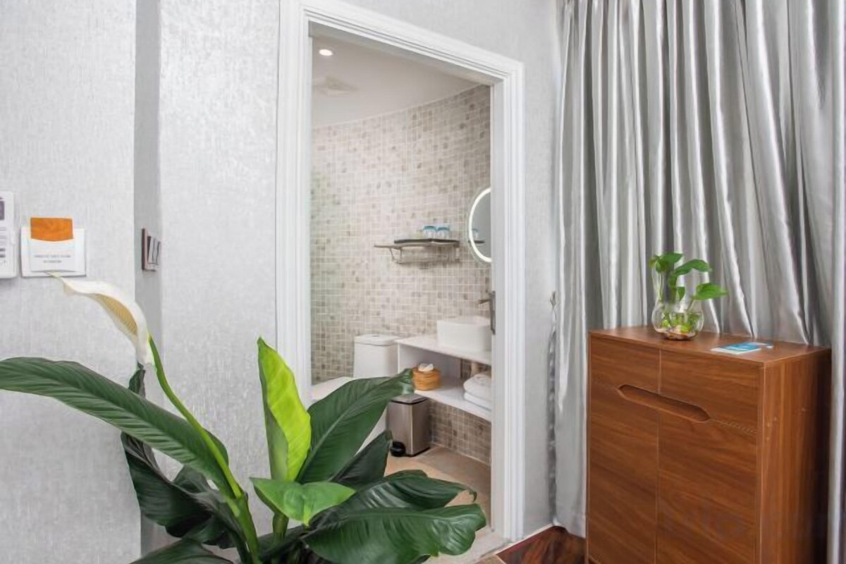Bathroom | Shower, rainfall showerhead, free toiletries, hair dryer