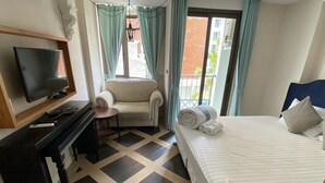 Standard Studio | Egyptian cotton sheets, premium bedding, free minibar items, free WiFi - Espana Resort Pattaya Jomtien Beach (Pattaya)