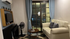 Superior Apartment | Living area | 32-inch LED TV with digital channels, TV - Espana Resort Pattaya Jomtien Beach (Pattaya)