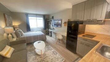 Bureau, fer et planche à repasser, Wi-Fi gratuit, draps fournis