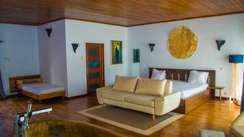Deluxe Room | Desk, soundproofing, free WiFi