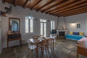 Interior - Cycladic Blue Andros (Γαύριο)