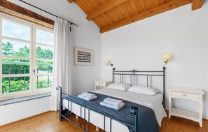 4 bedrooms, travel crib, free WiFi, bed sheets - Amazing home in Sovinjak with WiFi (Sovinjak)