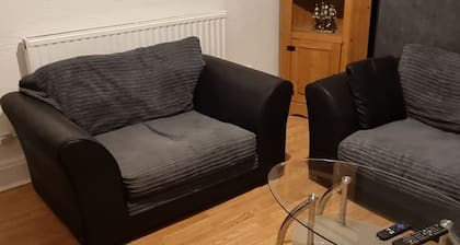 Affordable 2-Bed house for Rent Near Bradford City Center – Budget Accommodation