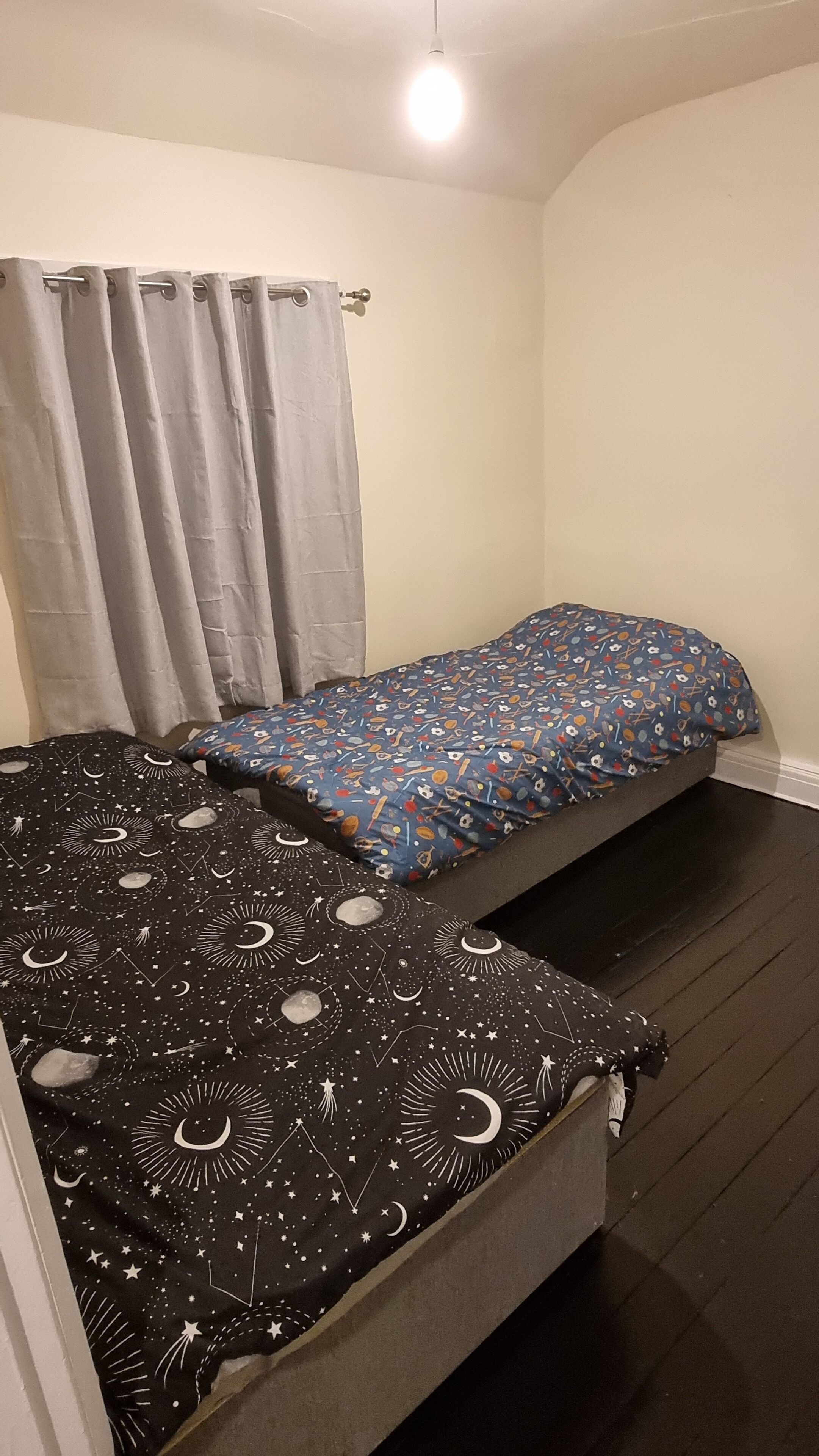 2 habitaciones, tabla de planchar con plancha y wifi gratis 