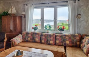TV - 2 bedroom lovely apartment in Kungshamn (Kungshamn)