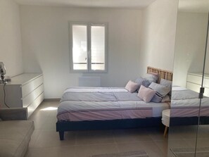 3 quartos, ferros/tábuas de passar roupa, Wi-Fi, roupa de cama