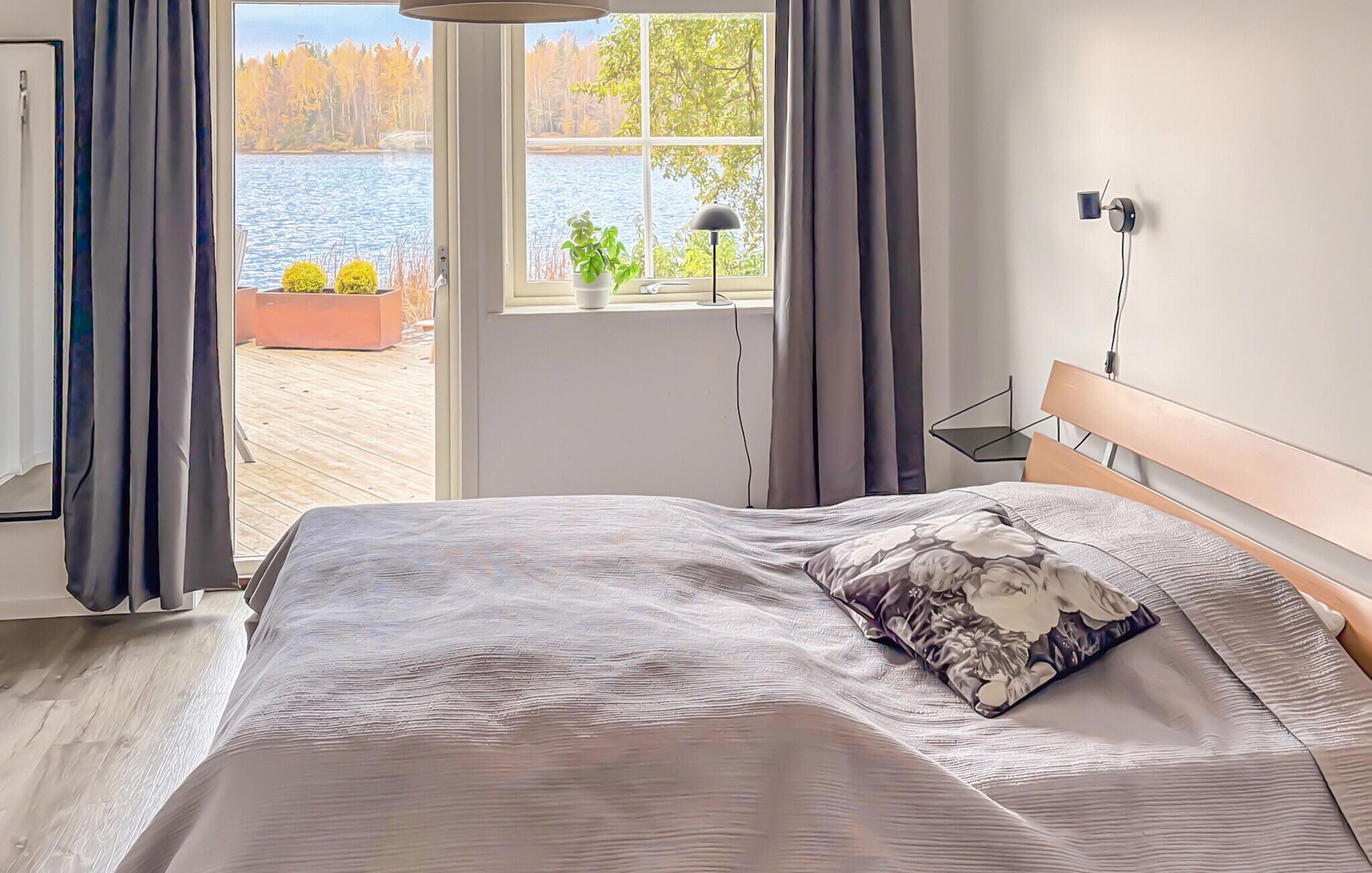 7 bedrooms, travel crib, free WiFi