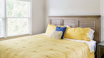 4 bedrooms, iron/ironing board, free WiFi, bed sheets