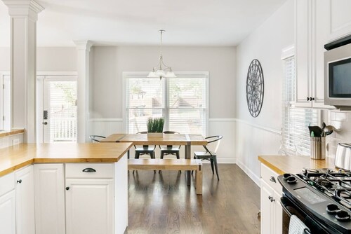 Southern Charm: Downtown, Walk to Farmers Market & Printers Alley!