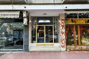 Exterior detail - Stay in central Athens & close to public transport (Athina)