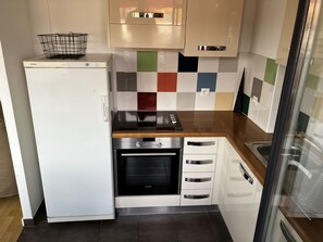 Fridge, microwave, oven, stovetop - Apartement Rooftop - Terrace - HyperCenter La Teste - Bassin d'Arcachon (La Teste-de-Buch)