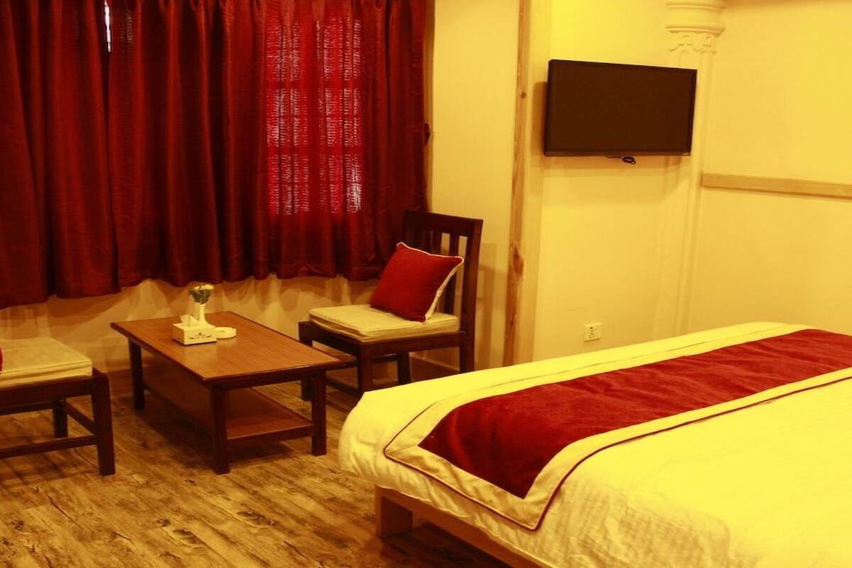 single room | free wifi, bed sheets