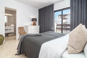 3 chambres, fer et planche à repasser, Wi-Fi, draps fournis