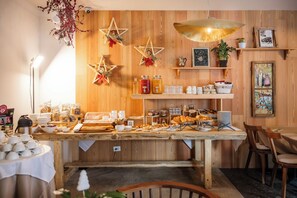 Free daily buffet breakfast