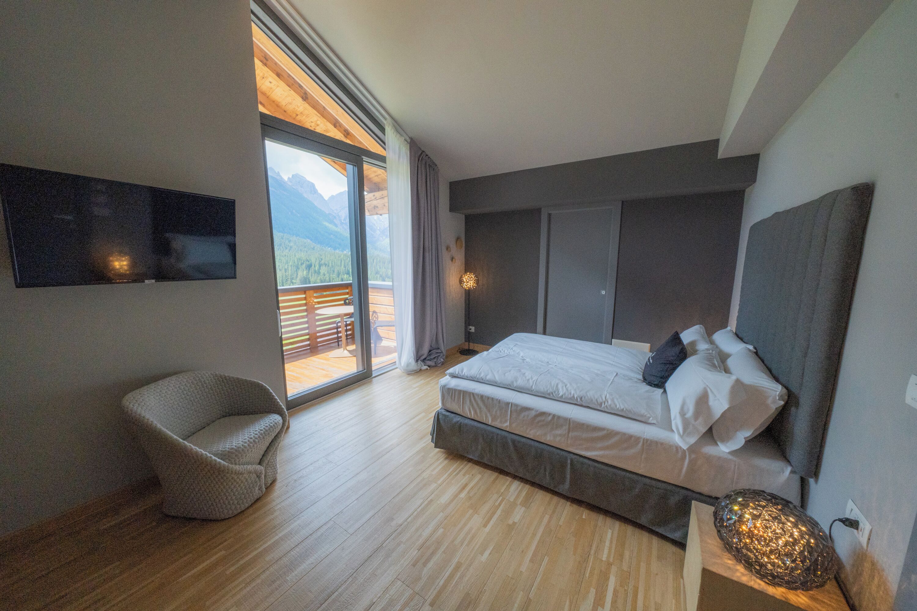 Minibar, in-room safe, individually decorated, individually furnished