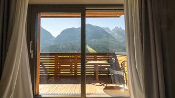 Junior-Suite (Edelweiss) | 1 Schlafzimmer, Minibar, Zimmersafe, individuell dekoriert