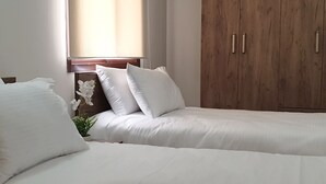 In-room safe, iron/ironing board, WiFi (free), bed sheets - Paloma Apartments (Blat)