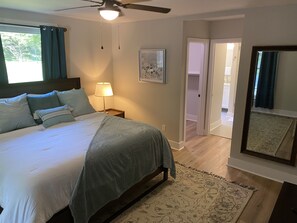 3 bedrooms, WiFi, bed sheets - Hip Donelson close to great restaurants and shopping. Easy access to Nashville. (Nashville)