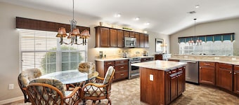 Willie’s Place w/ Golf Cart, Hot Tub & Lanai | Dog Friendly