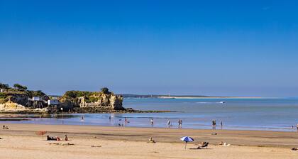 Maisonnette à 800 m de la plage de Royan, avec parking et jardin